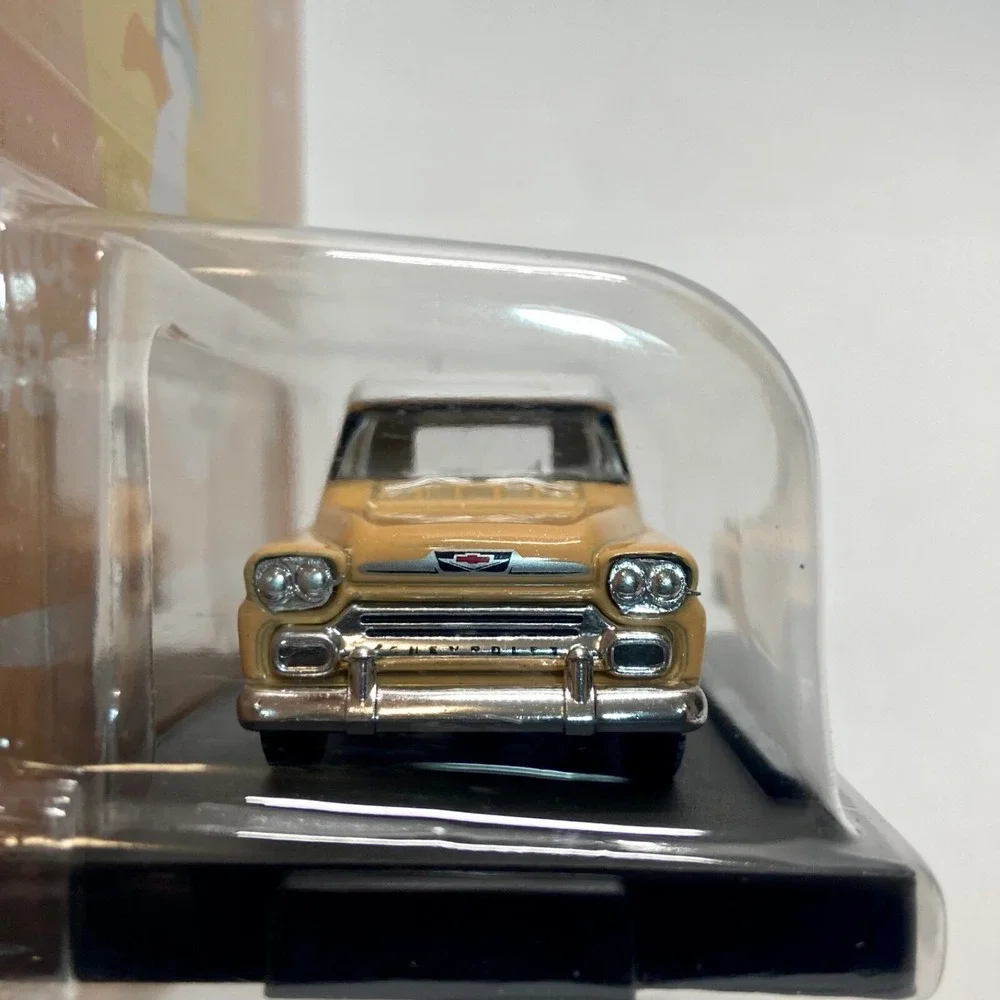 M2 Machines 1958‎ Chevrolet Apache Stepside R86 Born In Maui Raised In Cali 2023